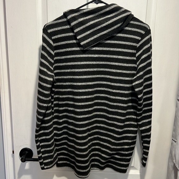 White Birch - size M - fleece sweater - two toned gray - button detail - Picture 3 of 3